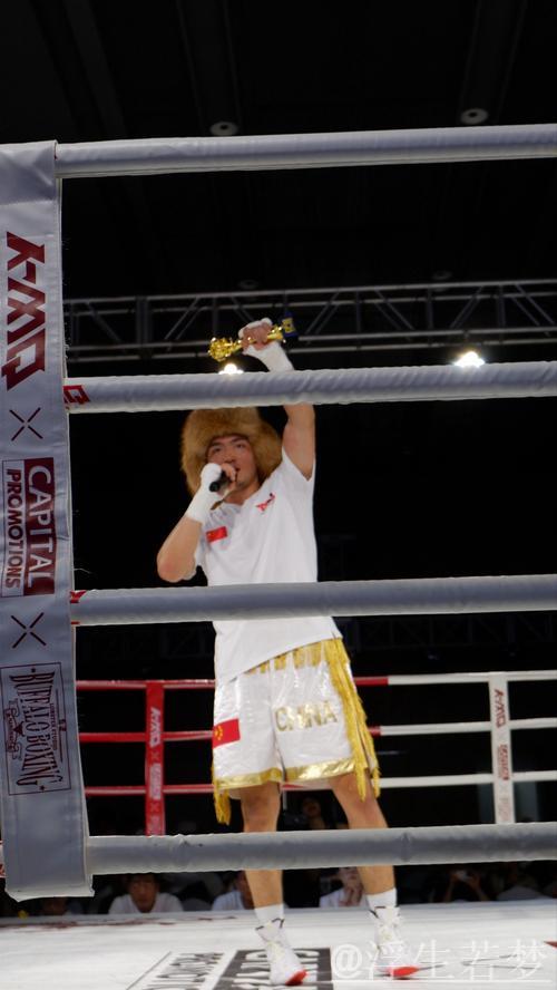 拳王高徒首秀大学生拳击赛 遗憾落败 拳王高徒首秀大学生拳击赛 遗憾落败