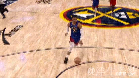 威少快攻抢断暴扣 挂筐被吹技犯仍激情怒吼 威少快攻抢断暴扣 挂筐被吹技犯仍激情怒吼